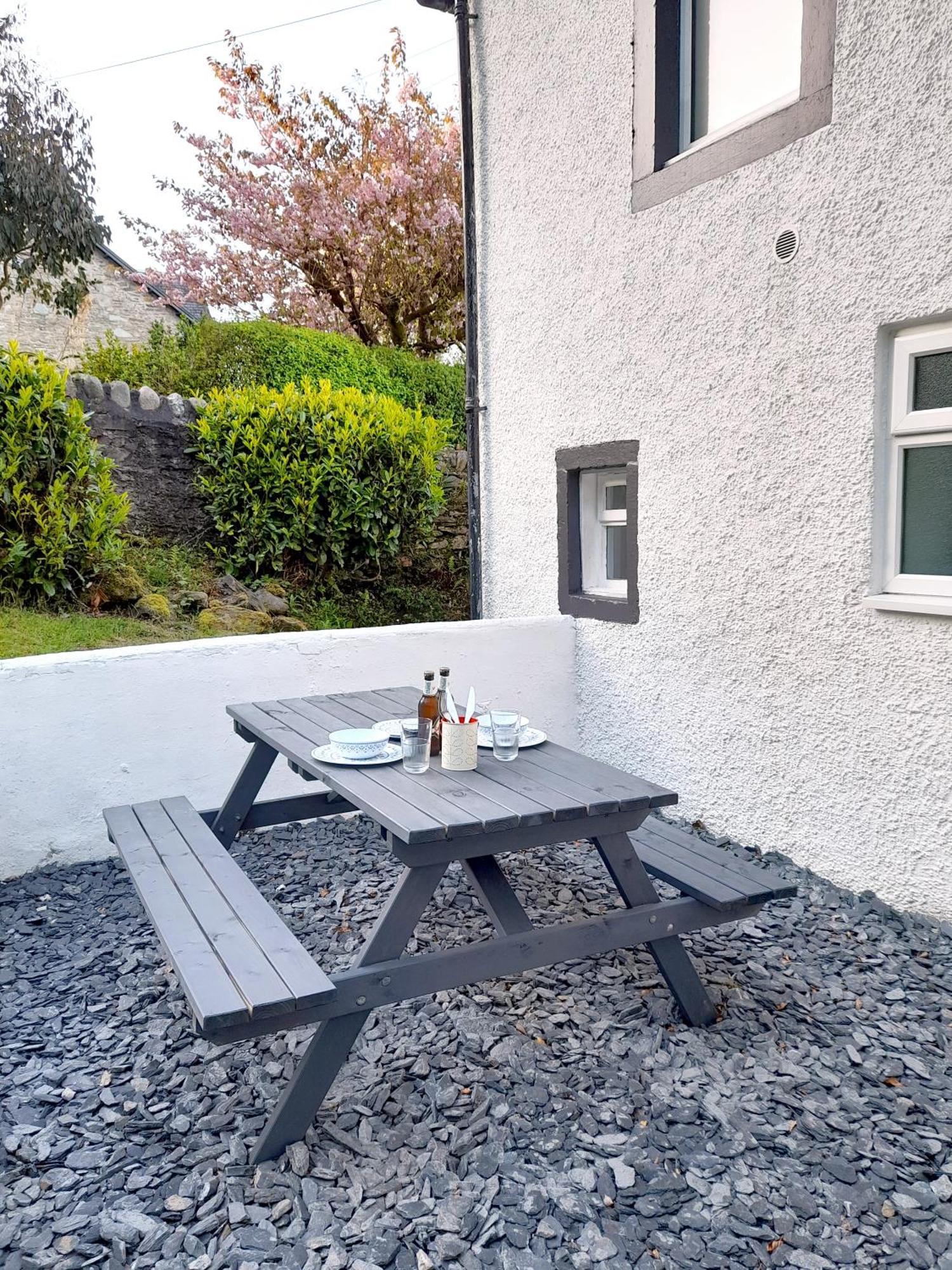 Cosy Lochside Cottage With Mountain And Sea Views Clynder Exterior foto